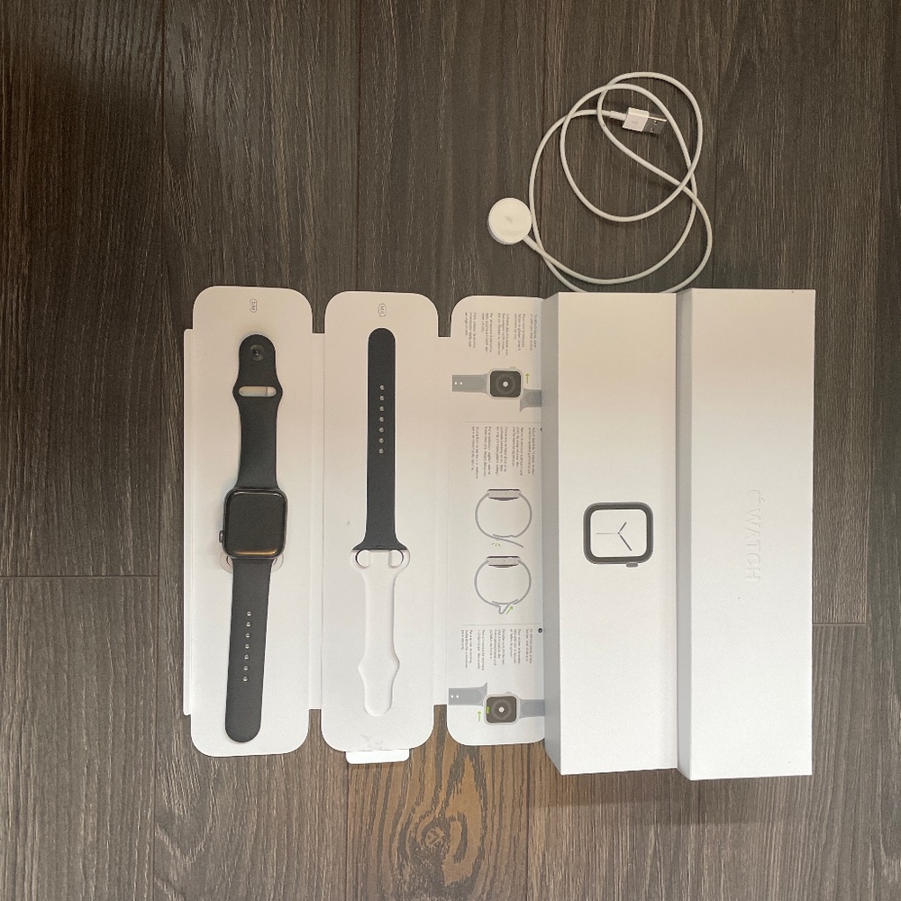 Series 4 Space grey aluminum case black sport band LTE & GPS